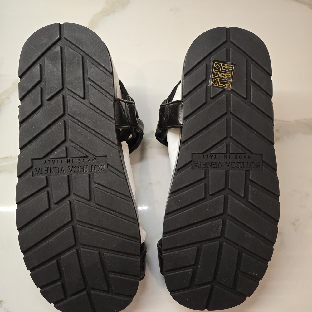 NEW Bottega Veneta Women's Black Intrecciato Trip Sandals - Picture 12 of 14